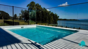 The Black Swan Lakehouse - waterfront pool